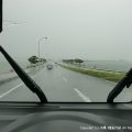 台風の海中道路